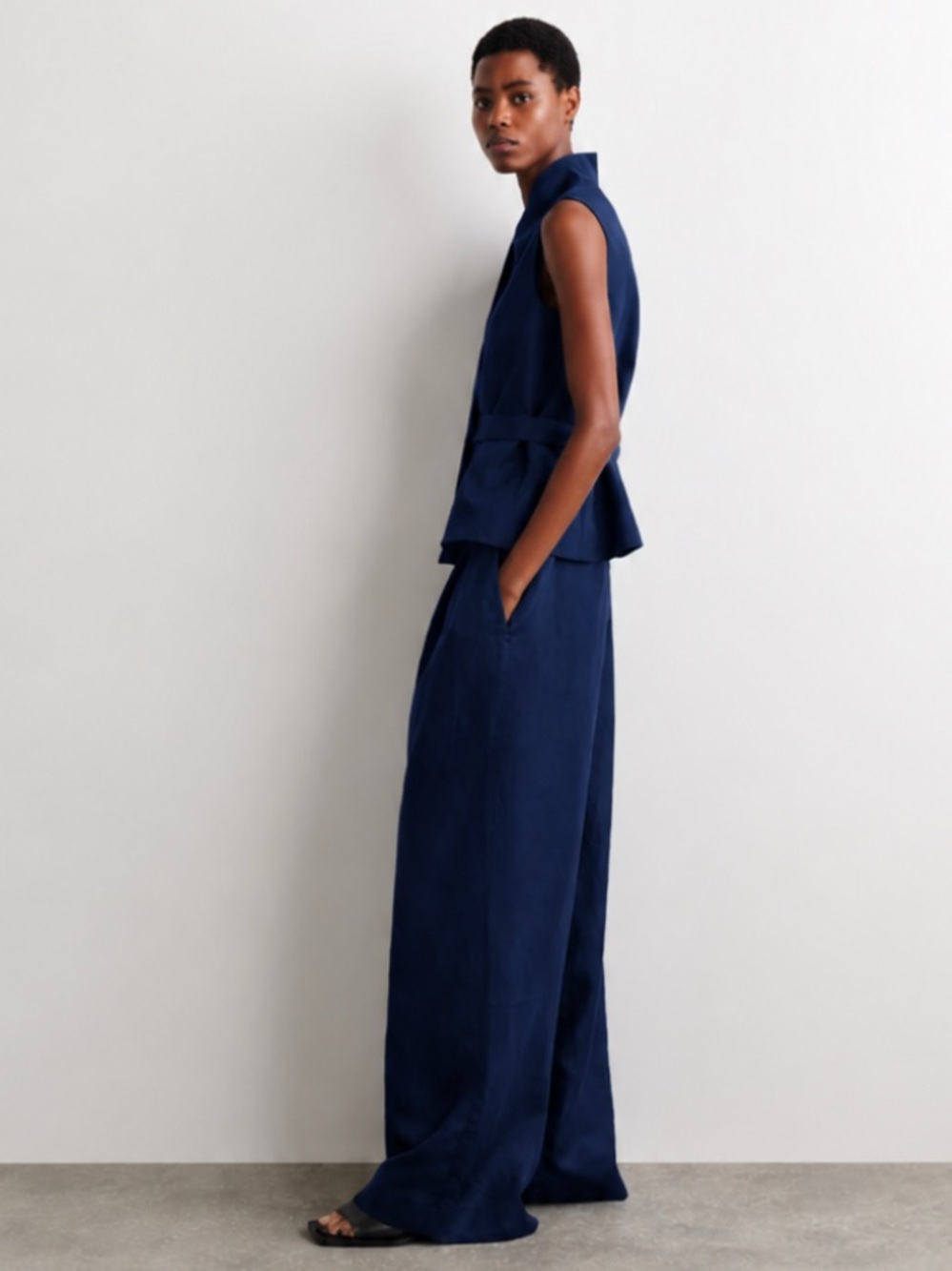 Cos Relaxed Pleated Linen-Blend Wide-Leg Pants — Navy